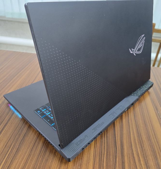 Asus ROG Strix G713R