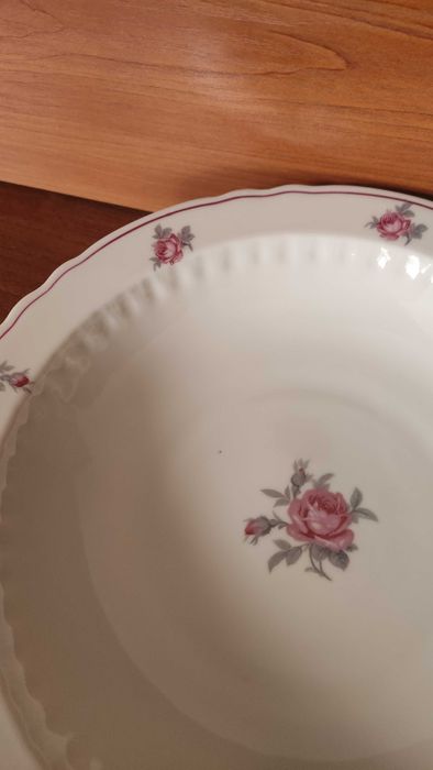 Швейцарска порцеланова купа с декор рози