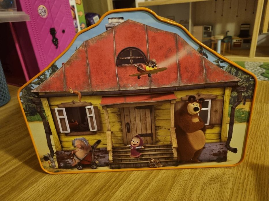 Masha si Ursul, împreună cu prietenii lor din padure