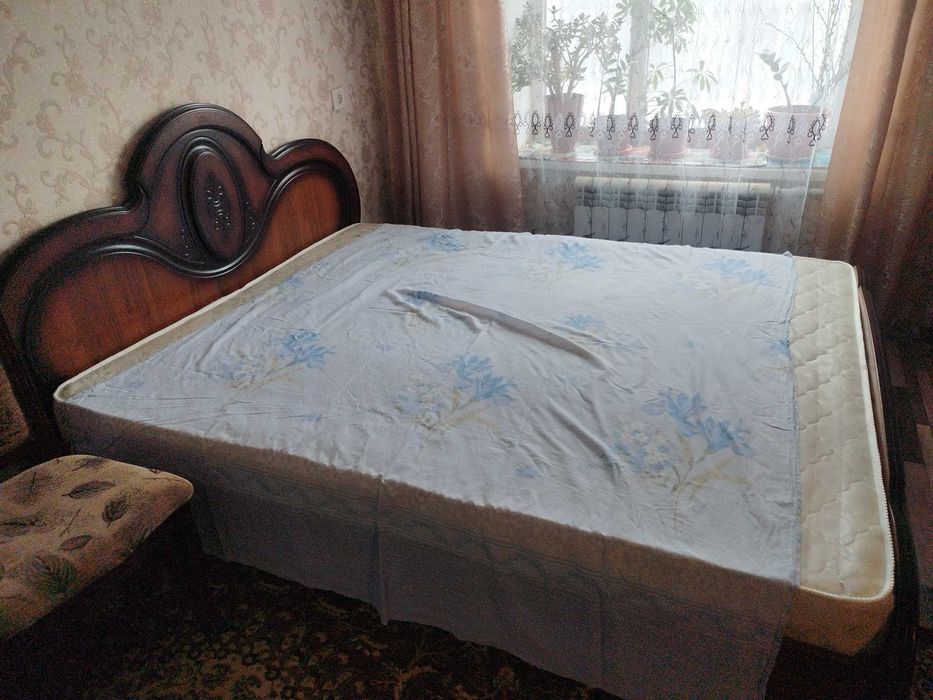 Продам двух спальную кровать