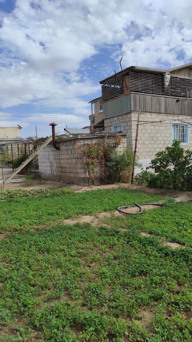 Zalatinkada dacha sotiladi gaz svet suv bor xamma sharoit mavjud
