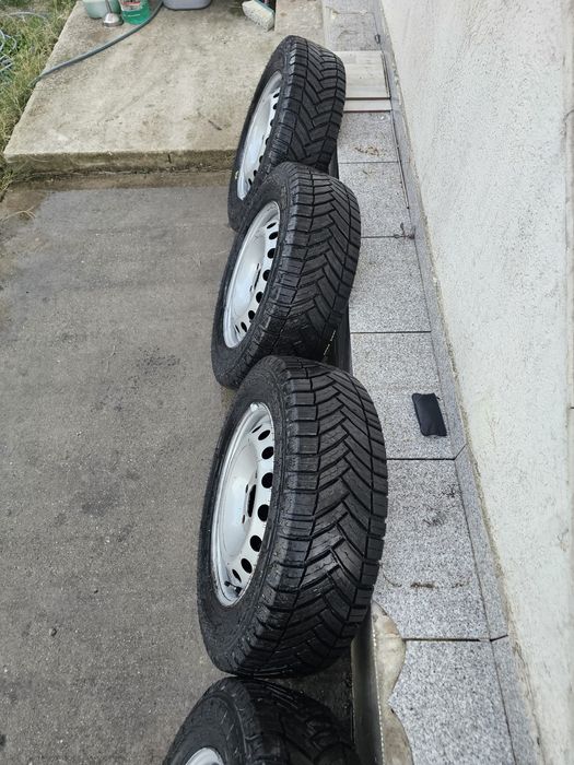 Vând Roti 215 65 16 c MichelinAgilis CrossClimate  M&S An 2023