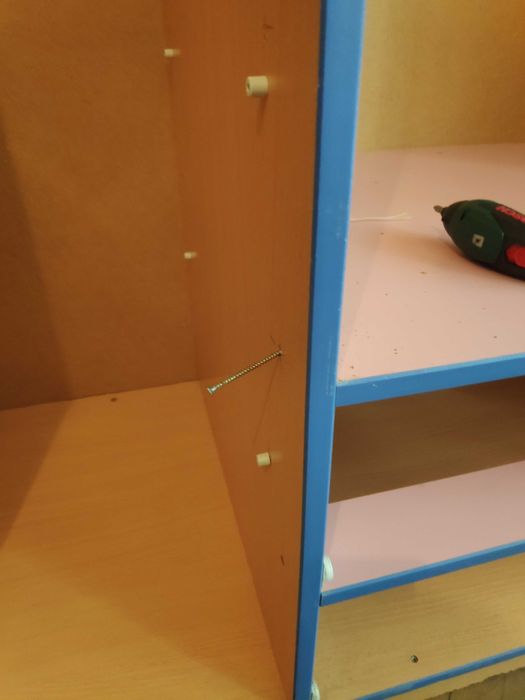 Два гардероба на части