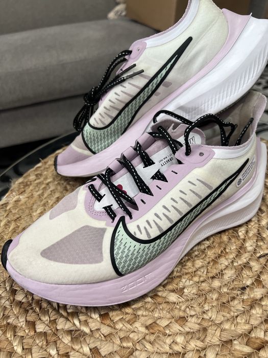 Маратонки NIKE zoom gravity, ном.38,НО отговарят на 37.
