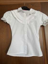 Белая школьная рубашка с короткими рукавами
