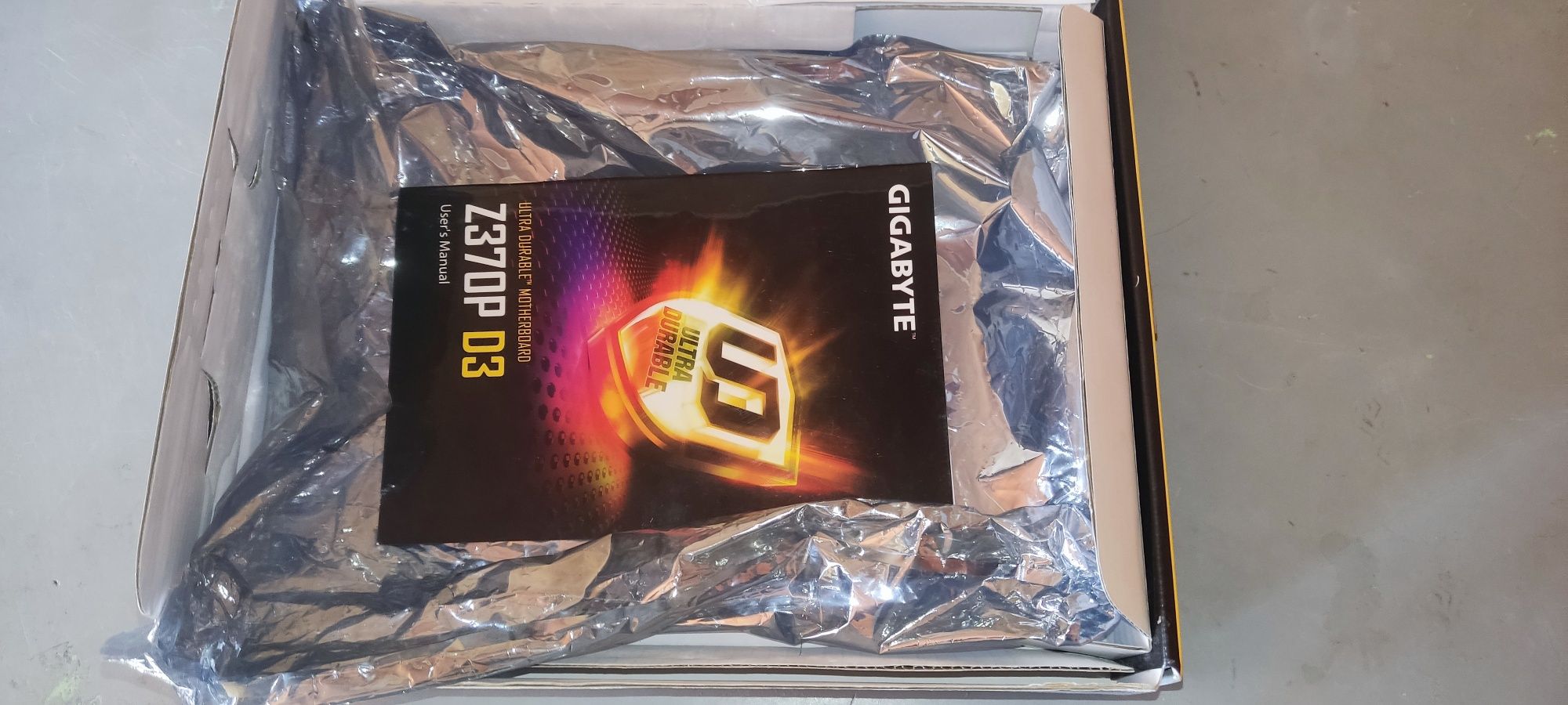 Продам игровую материнскую плату gigabyte