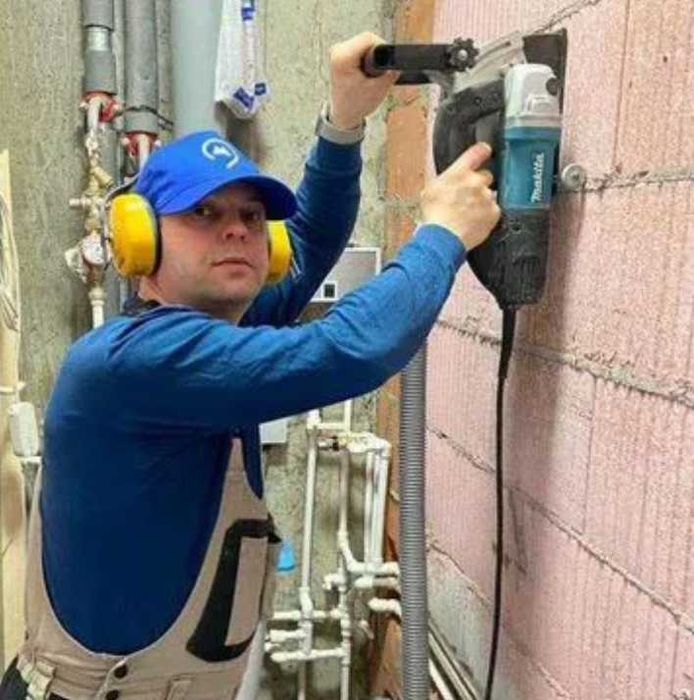 Электрик недорого: замена розетки, подключение плиты и люстры!