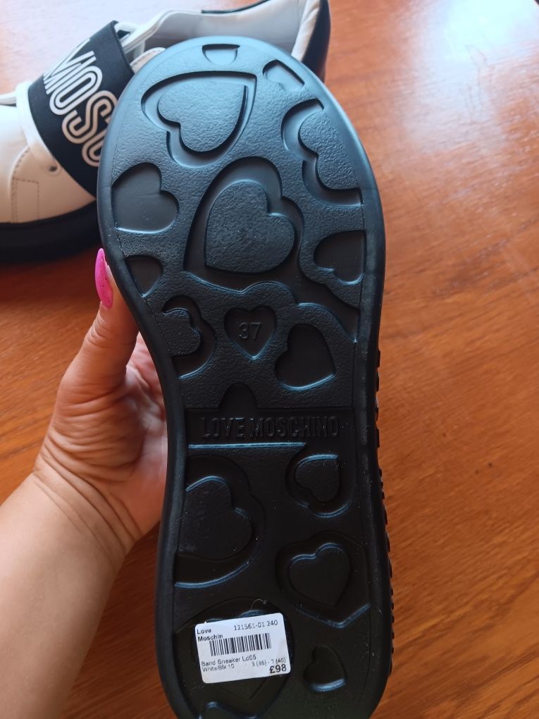 Adidași Love Moschino