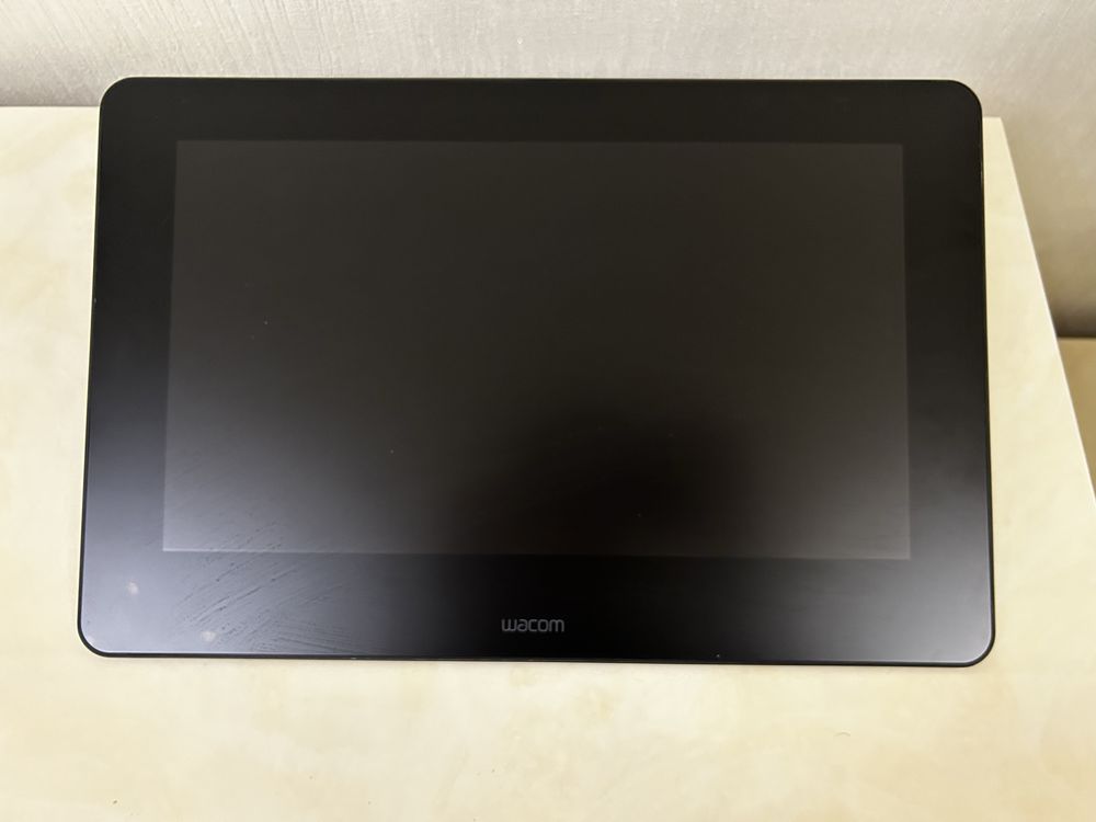 Продам профессиональный графический планшет Wacom cyntiq pro 13