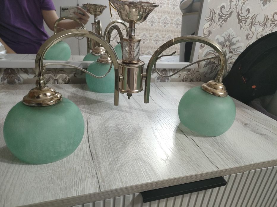 Продам люстру в спальню