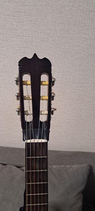 Продаётся гитара Renata