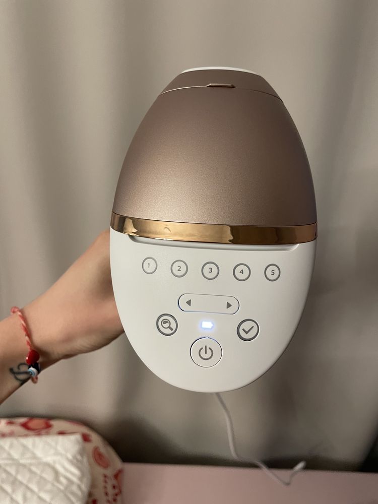 Фотоепилатор Philips Lumea 9000