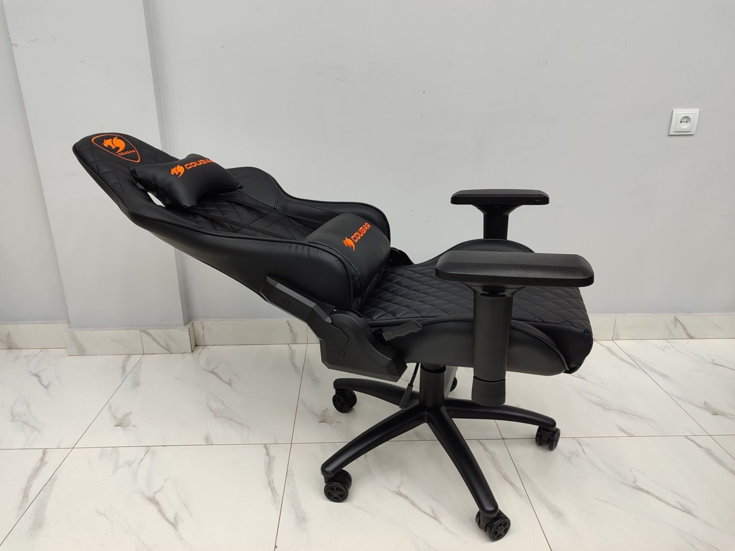 Компьютерные игровые кресло, кресло для геймеров модель Cougar  black