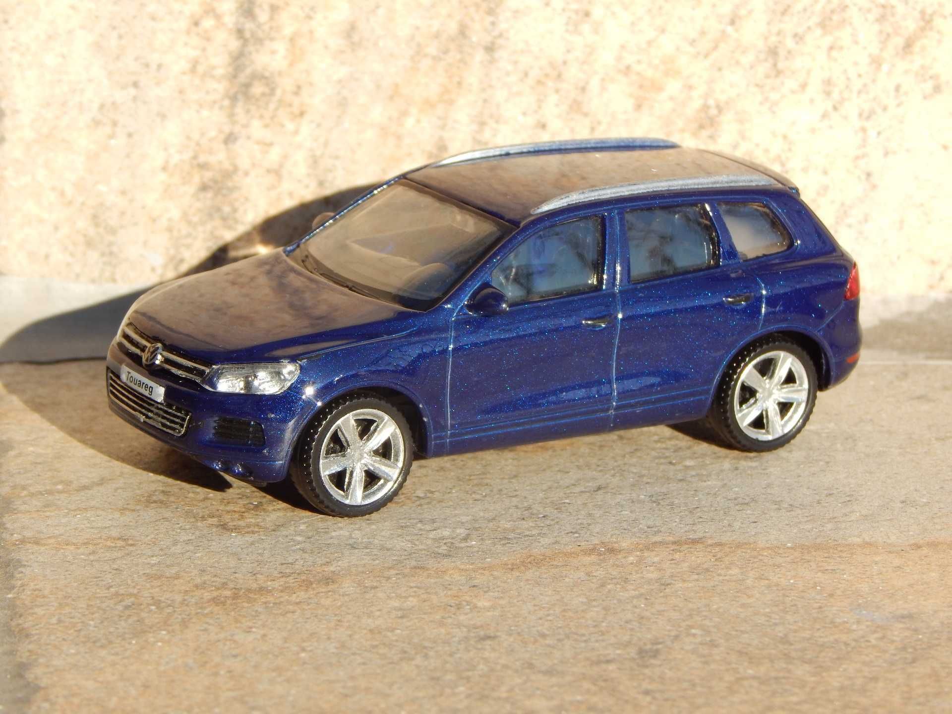 Macheta Volkswagen Touareg II (7P) V6 TDI (2010-2018) sc 1:43 uzata