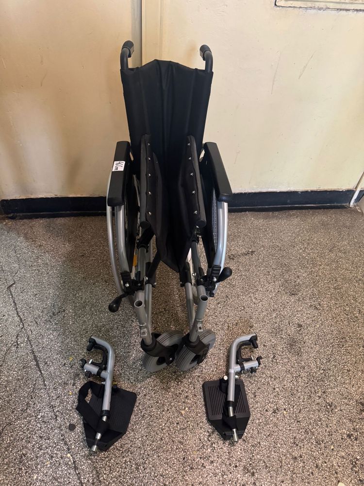Carut handicap batrani dizabilitati scaun medical (ca nou)