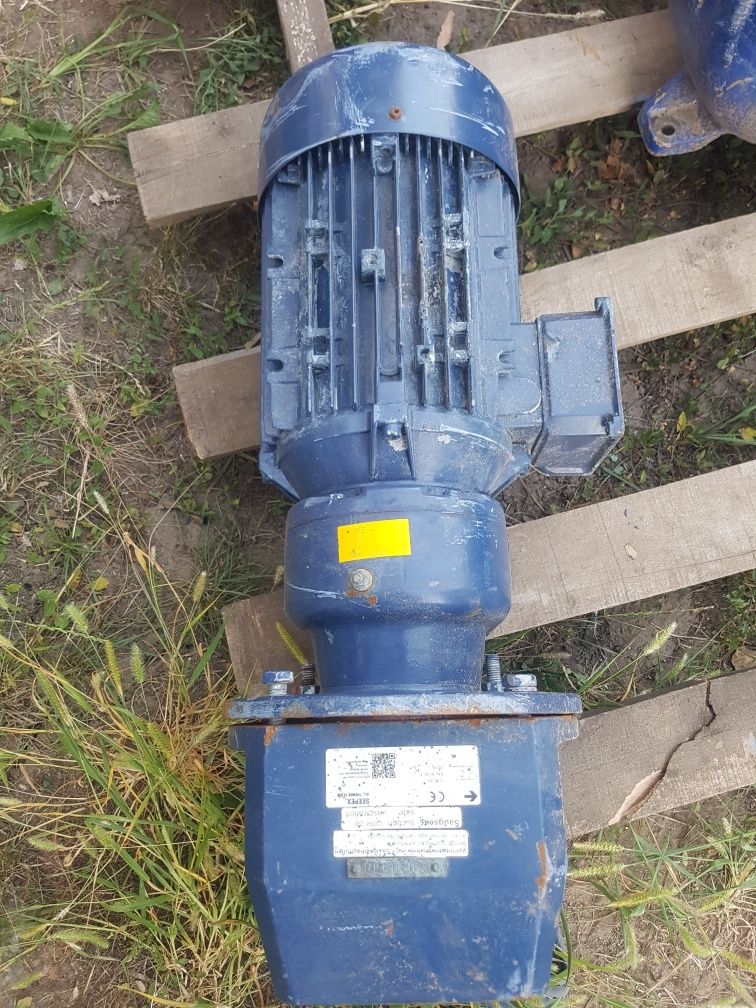 Motor electric 4kw cu reductor 380