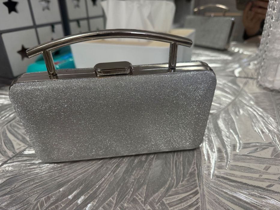 Geanta argintie de eveniment