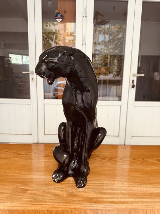 Елегантна керамична скулптура на черна пантера – 50 см