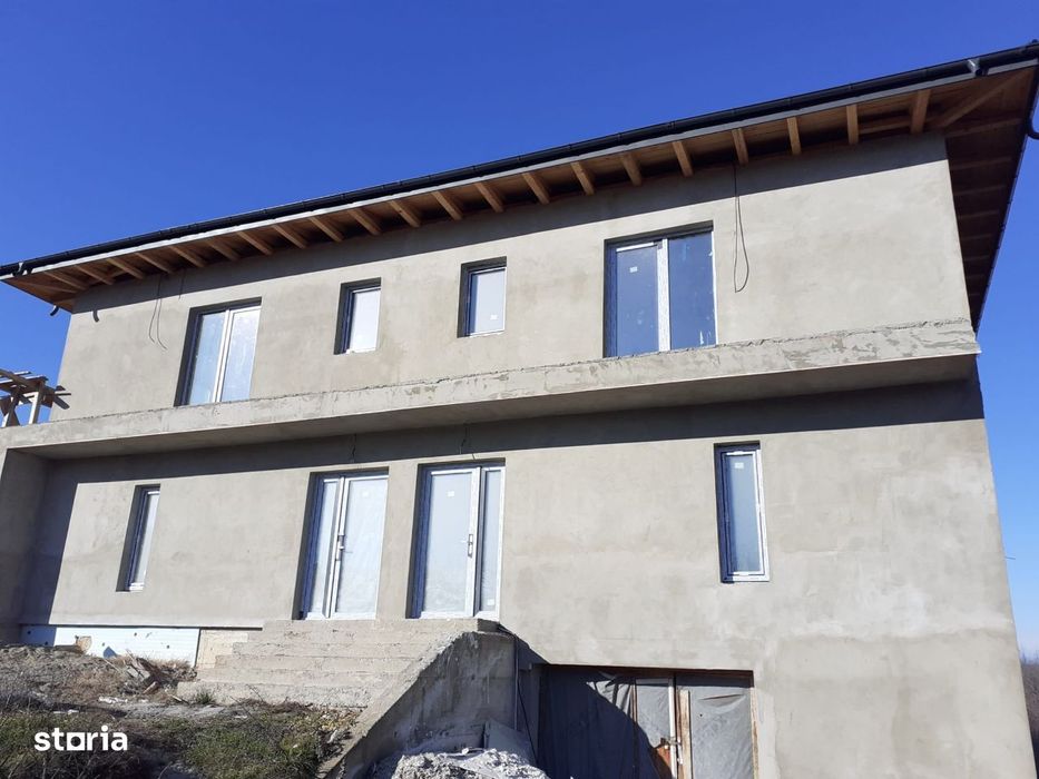 Vila Duplex De Vanzare In Rediu