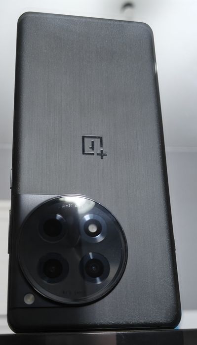 Обменяю Oneplus 12r почти в идеальном состоянии