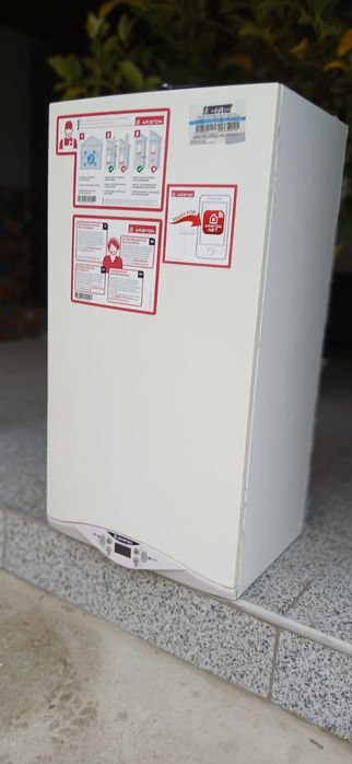 Vând centrală Ariston Cares 24 kw