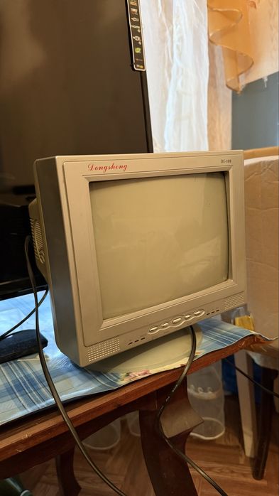 Продам телевизор на дачу или на работу