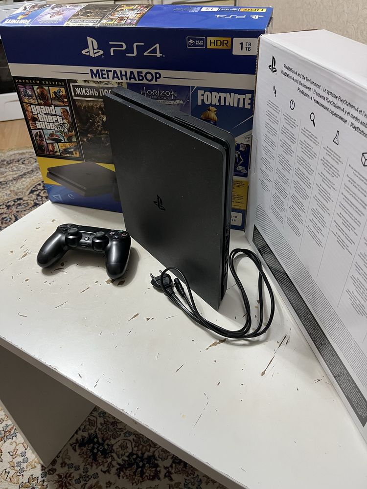 Playstation 4 slim