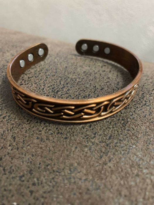 Нова магнитна медна гривна-1
Нова стилна магнитна медна гривна-1