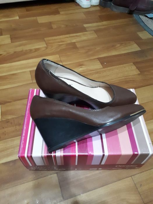 Продам туфли коричневые