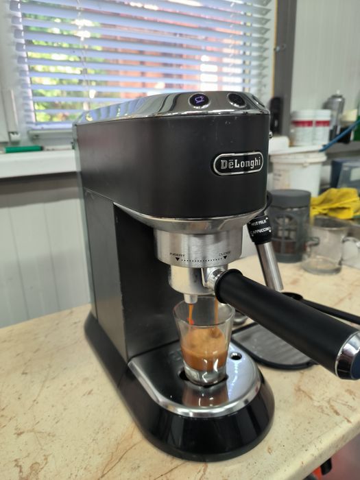 Delonghi EC685.BK Dedica