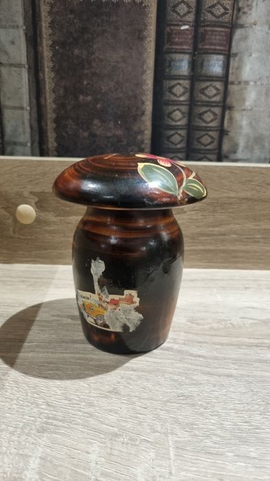 Страхотна дървена касичка