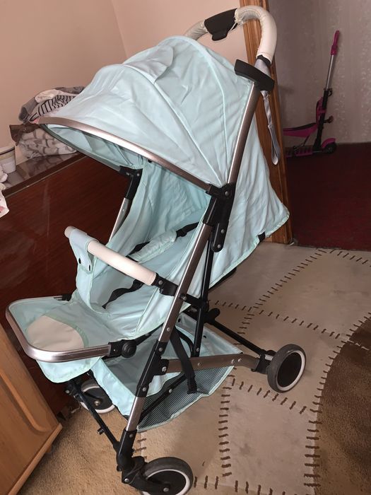 Продам удобную легкую коляску