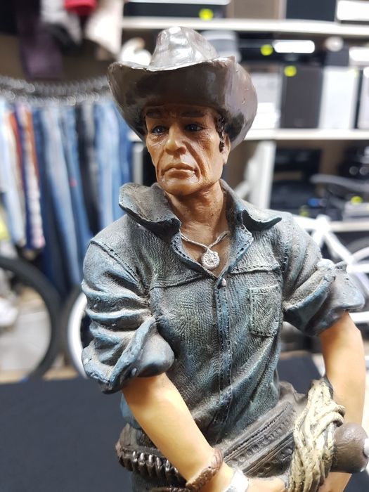 Оригинални статуи на Даниел монфорд