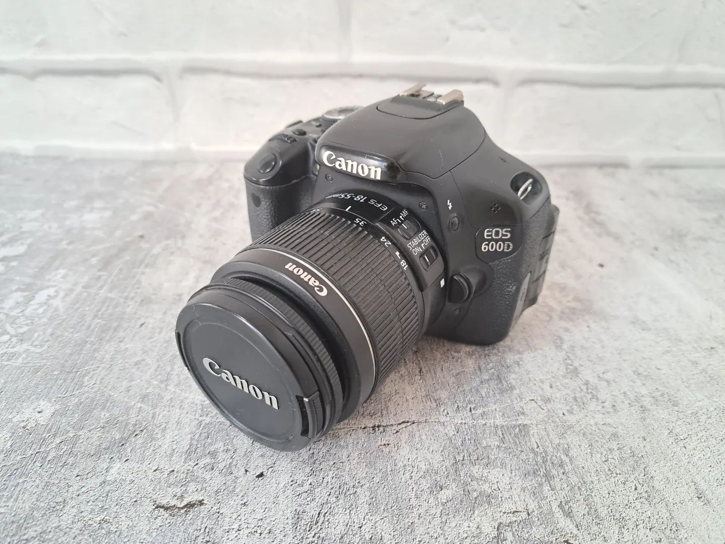 Продам зеркальный фотоаппарат Canon EOS 600D  (идеал)