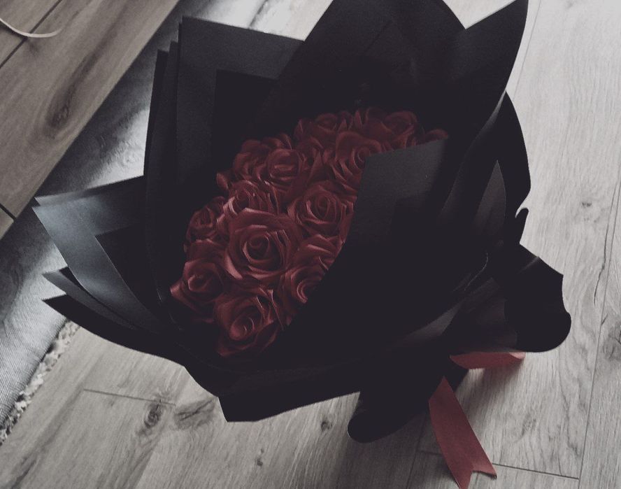 Атласные розы на заказ  Красивые букеты