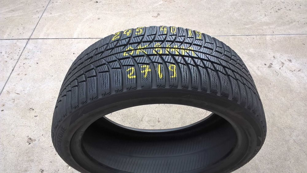 O anvelopa iarna 245 40 19 bridgestone blizzak Lm001 profil 8 mm