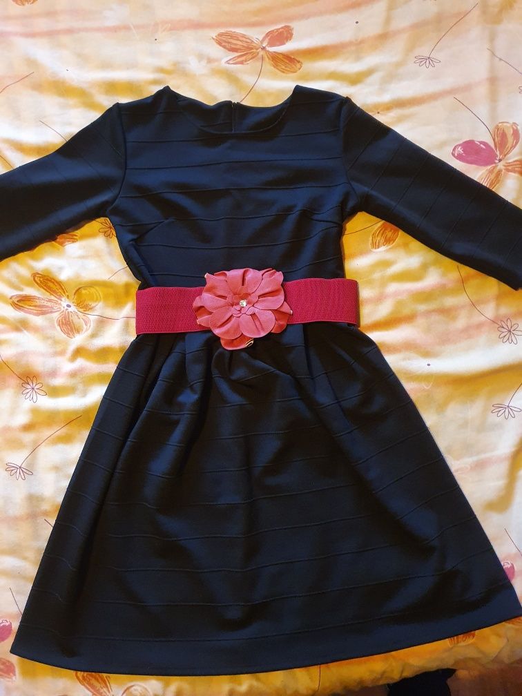 Дамска рокля в черен цвят + колан