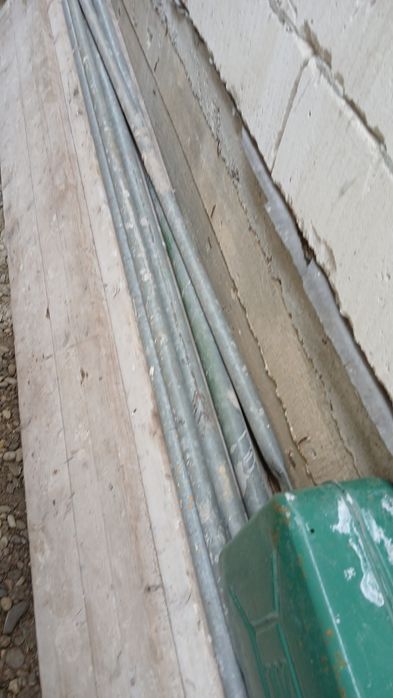 Vand 2 picioare de schela cu panouri de 3 metri din lemn