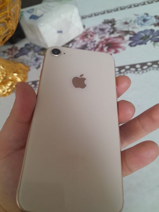 Айфон 8 256гб Розовом свете