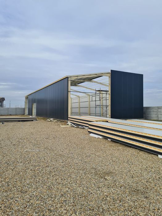 hala pe structura metalica invelita cu panouri sandwich 12x30x5