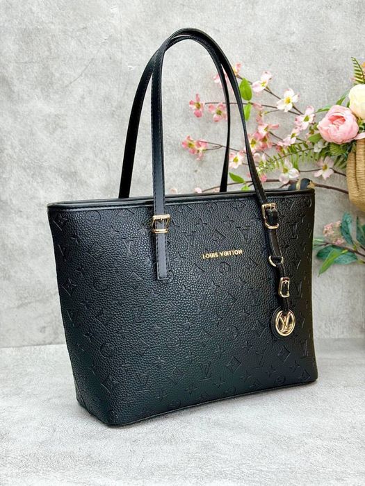 Genti Louis Vuitton noi