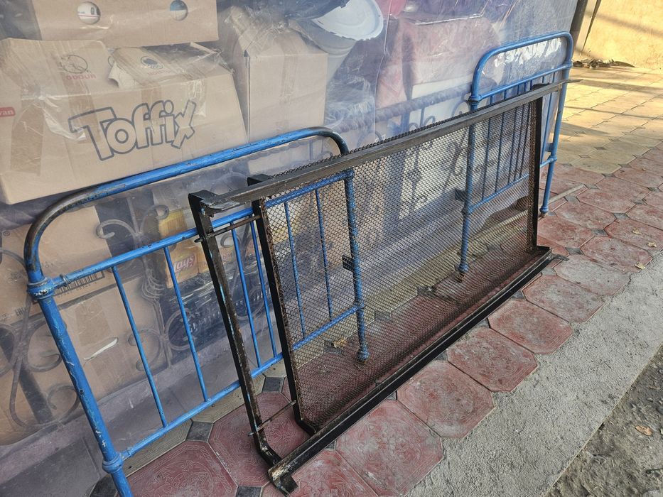 Железный кровать