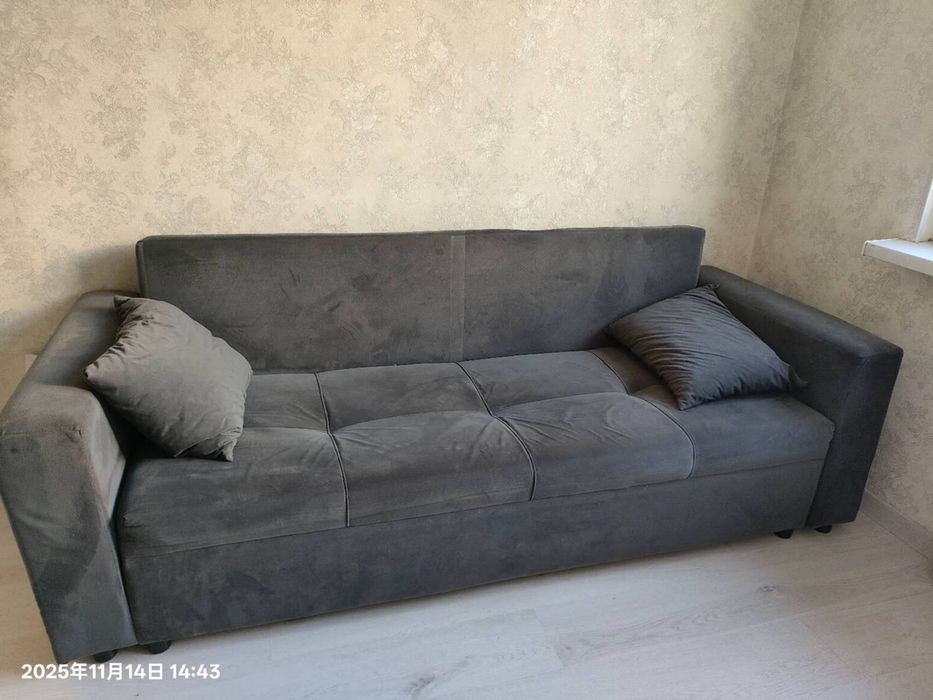 Диван для зала .