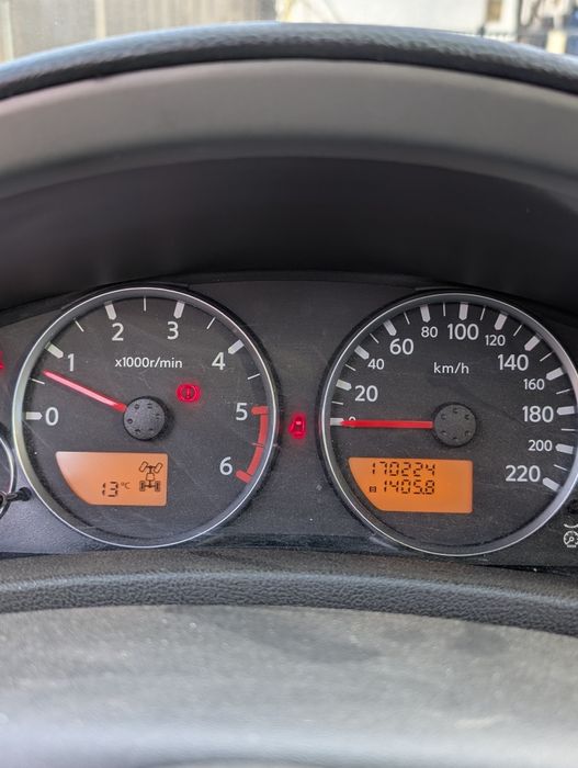 Vând Nissan Pathfinder