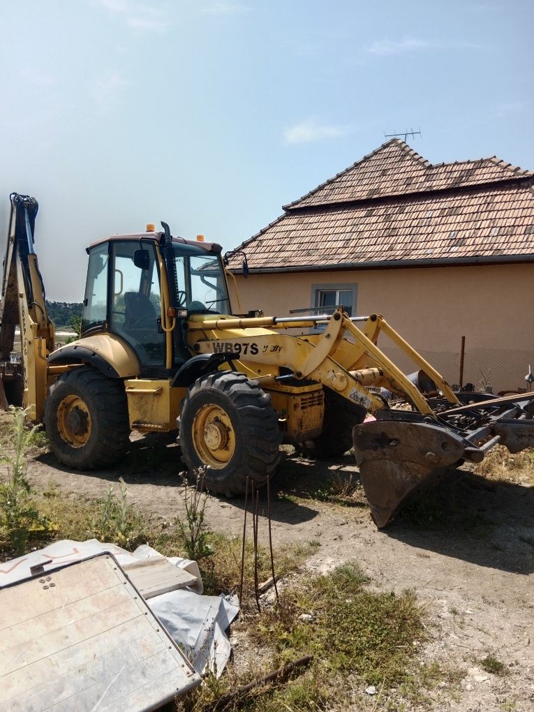 Închiriez buldoexcavator și camion