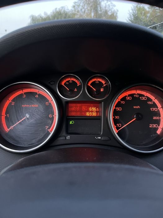 Peugeot 308 – An 2008 – Negru – Motor 1.6 – 169.000 km