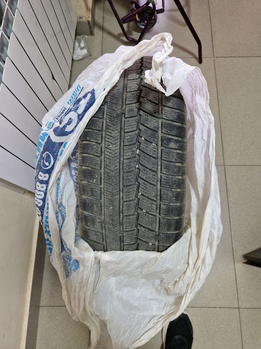 Шины зимние 235/45/R18