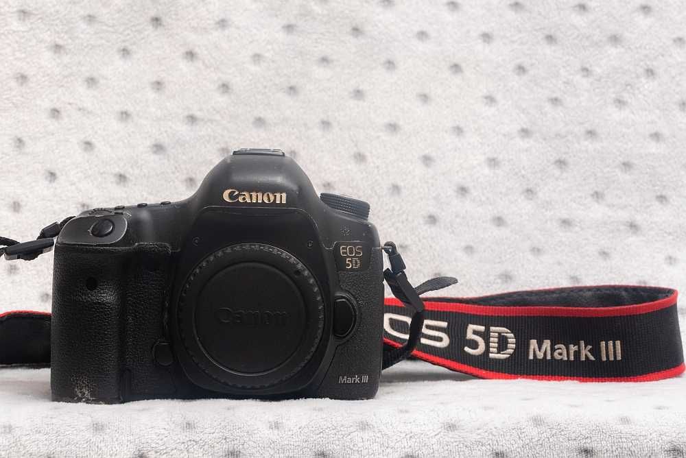 Vând body aparat foto 5D M3, cu senzor fullframe, Canon 5D Mark III