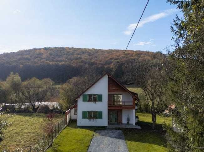 Vilă spațioasă și luminoasă, situată în Corunca