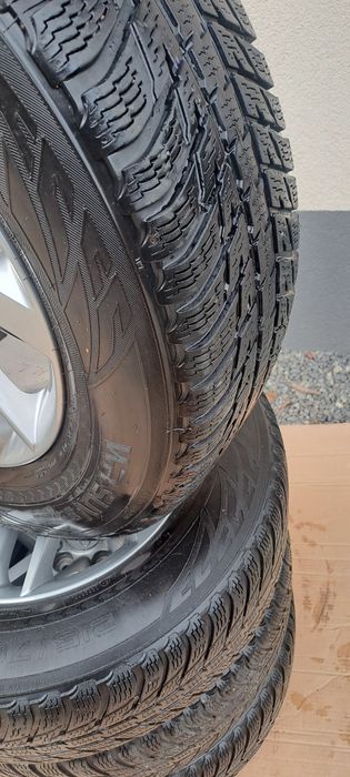 Jante aliaj Hyundai IX 35 R16 cu anvelope iarna Nokian 215/70/16